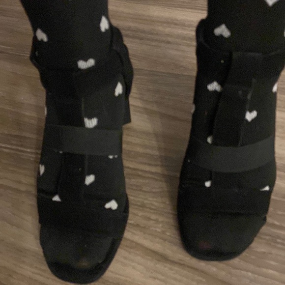 Diane von Furstenberg Women's Black Suede Cage Sandals 10M - Picture 3 of 17